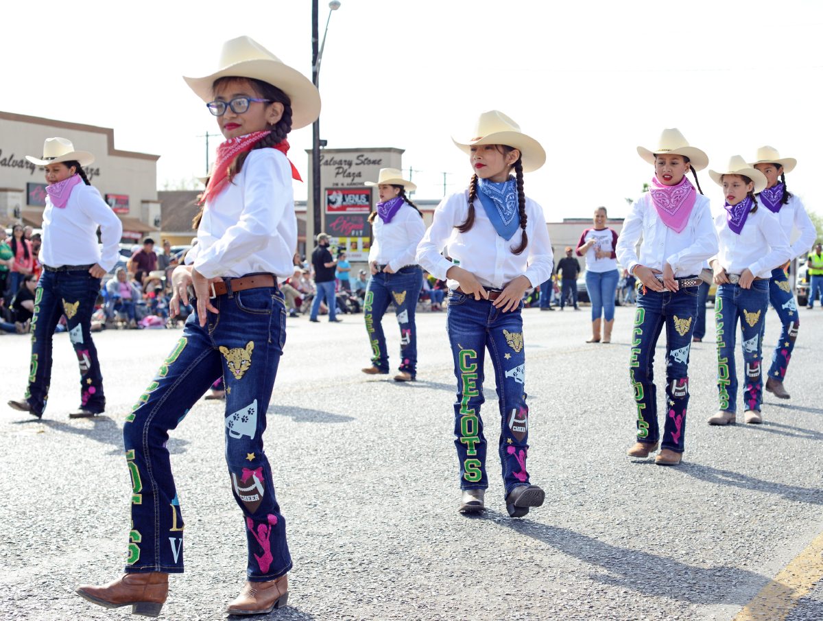 Hundreds celebrate Los Fresnos parade