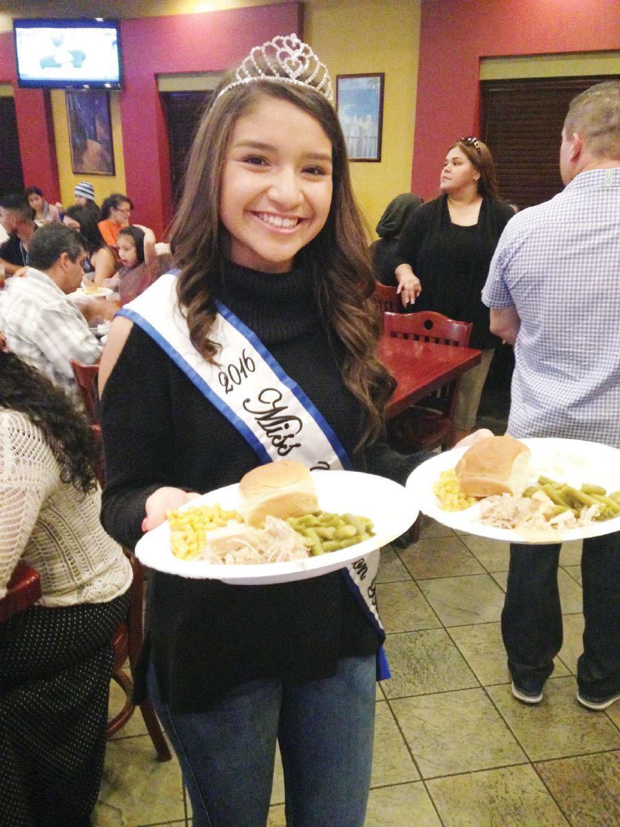 Miss Onion Blossom helps organize free Thanksgiving dinner for