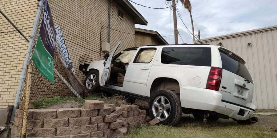 Woman dies in south Omaha single-vehicle crash