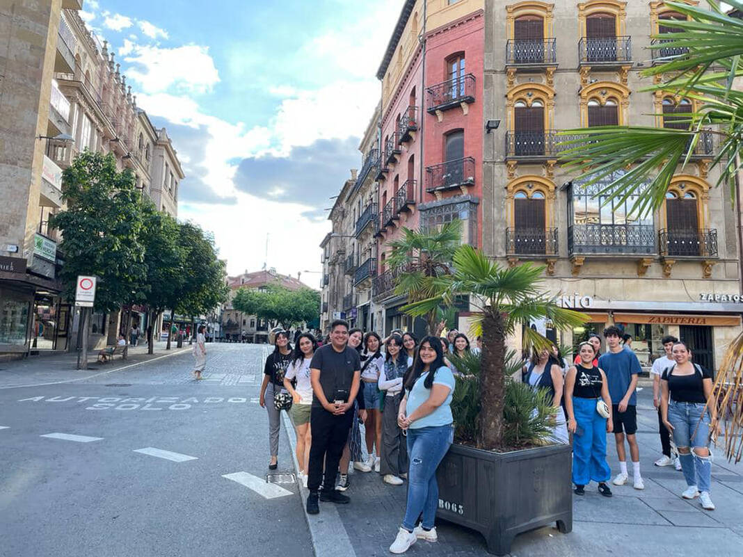 El viaje español expone a los estudiantes de McAllen tanto al viejo como al nuevo mundo