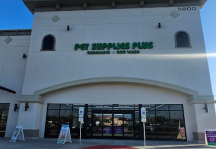 New business Pet Supplies Plus to offer giveaways discounts Jan