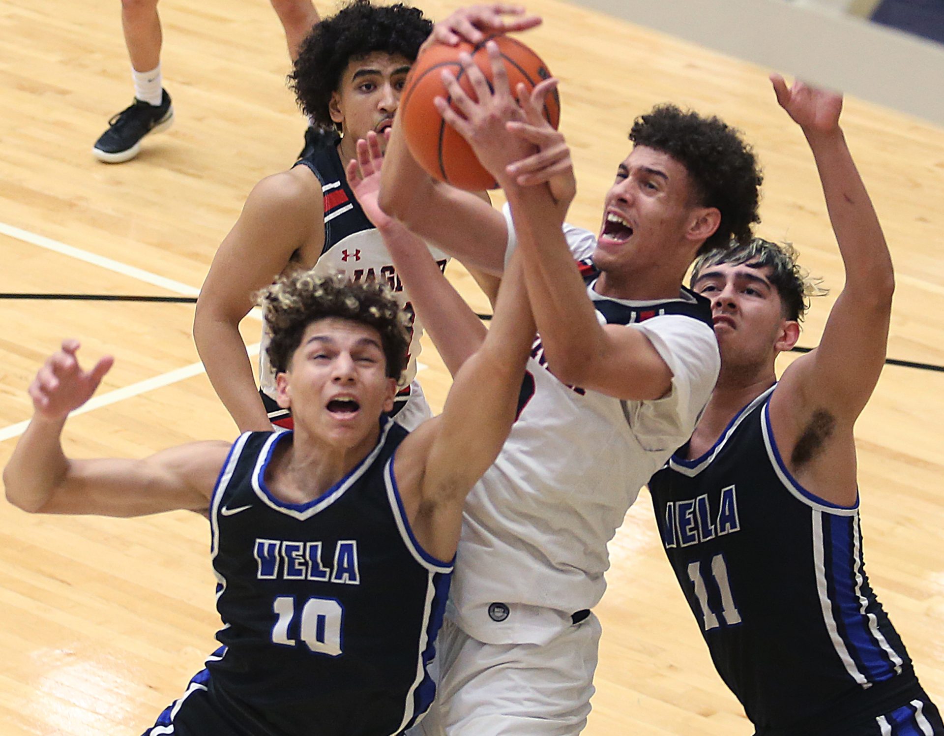 Photo Gallery: Sabercats punch their ticket to Elite 8
